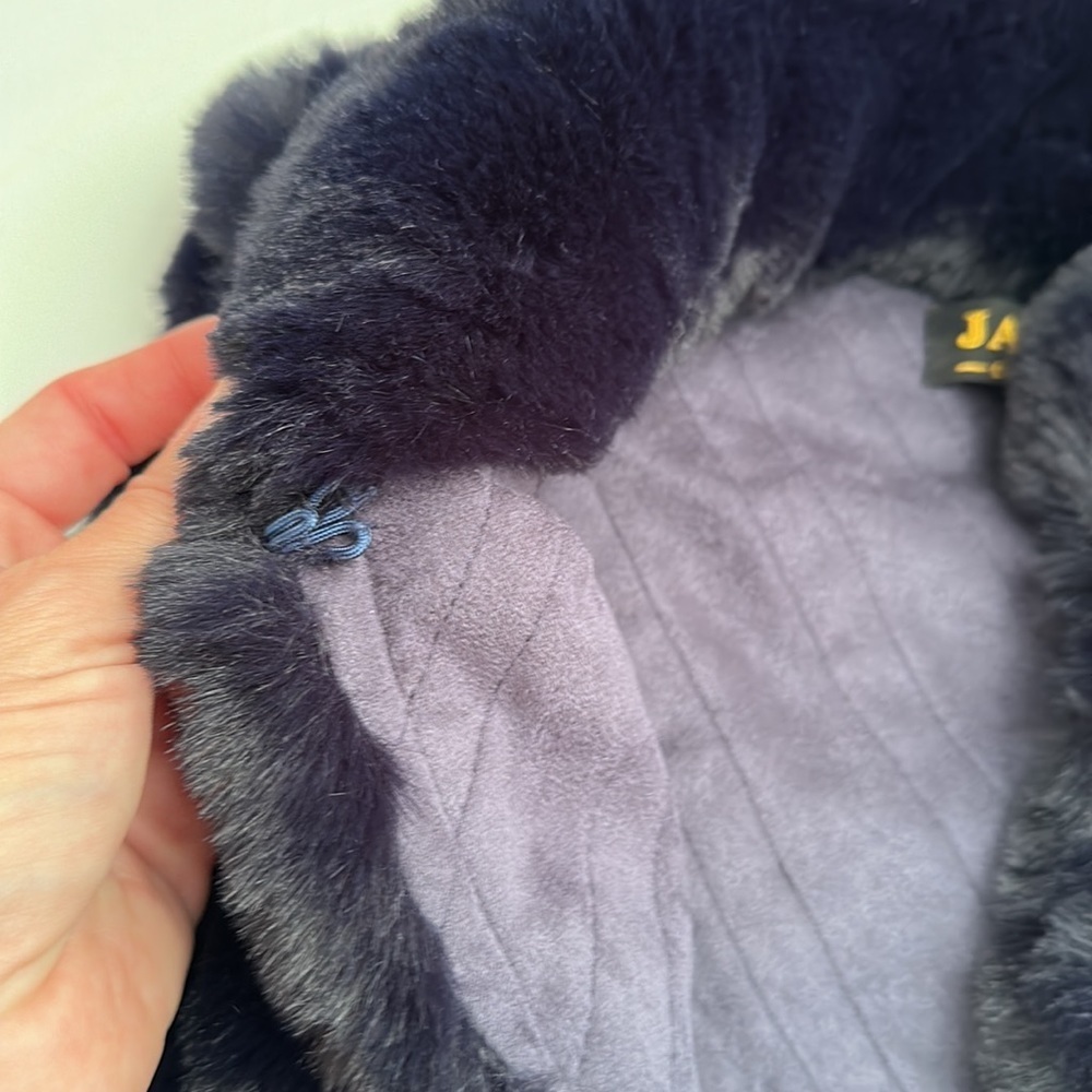Jayley Collection navy blue soft silk acrylic blend vegan fur vest - Picture 9 of 9